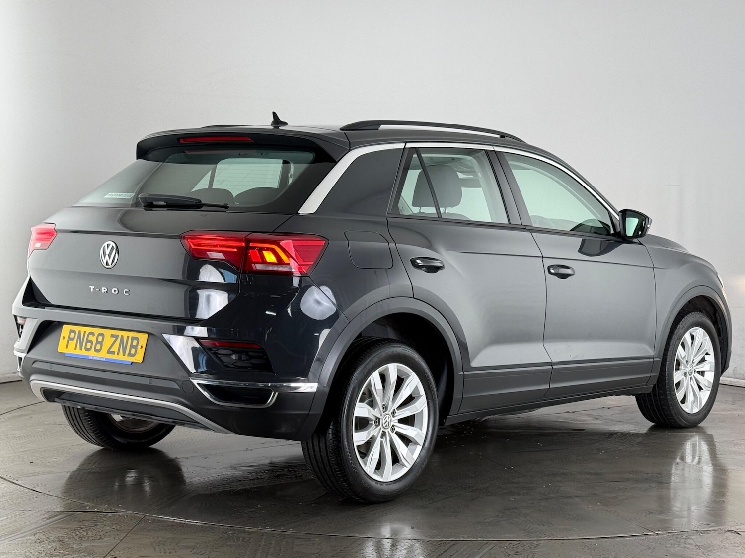 Used Volkswagen T-Roc 2018 for sale - 77525191: Photo 3