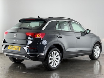 Used Volkswagen T-Roc 2018 for sale - 77525191: Photo