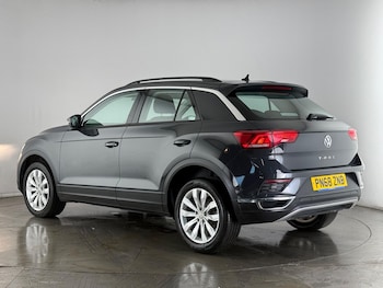 Used Volkswagen T-Roc 2018 for sale - 77525191: Photo