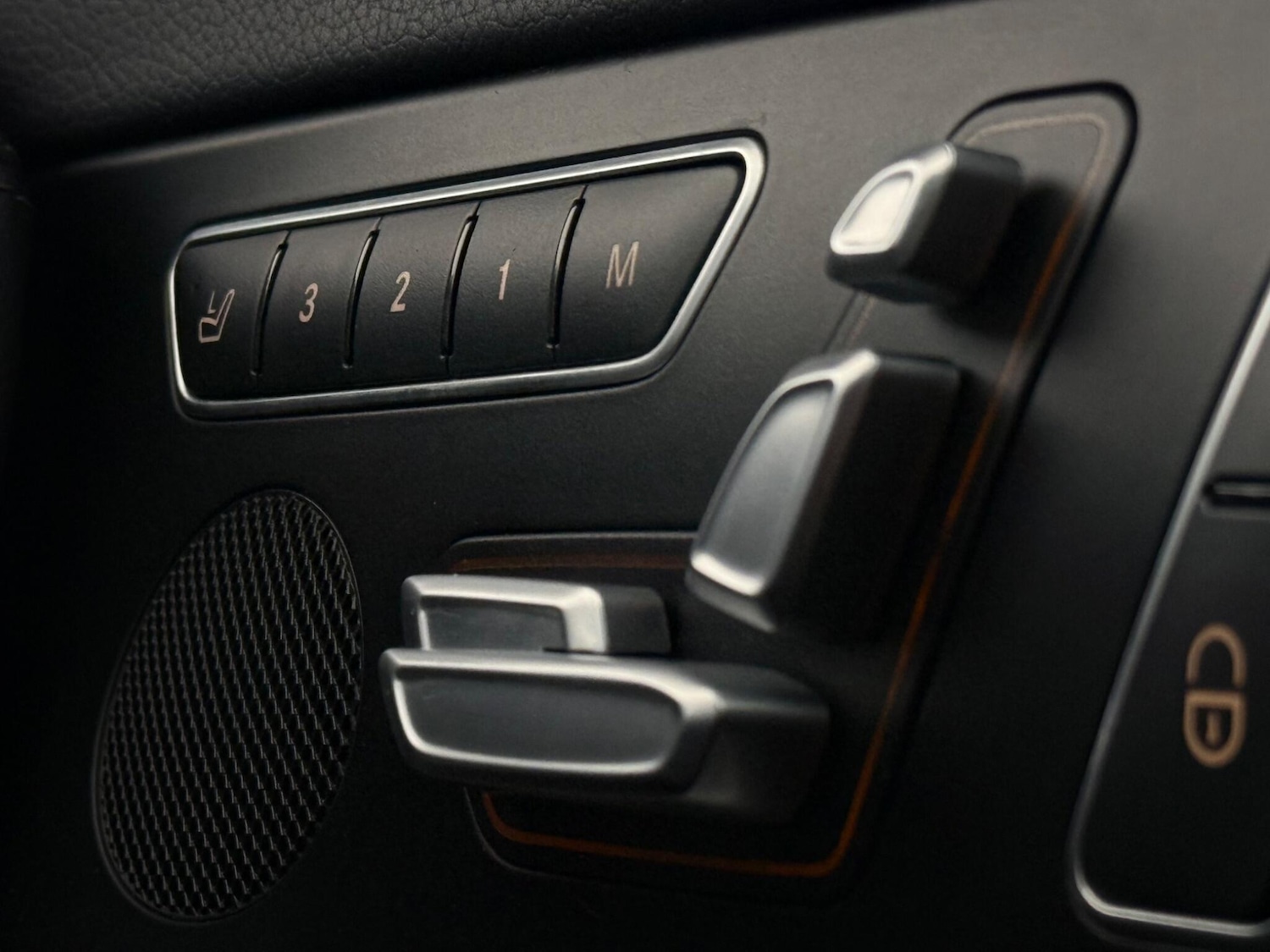 Used Mercedes-Benz SL 2015 for sale - 77684481: Photo 20