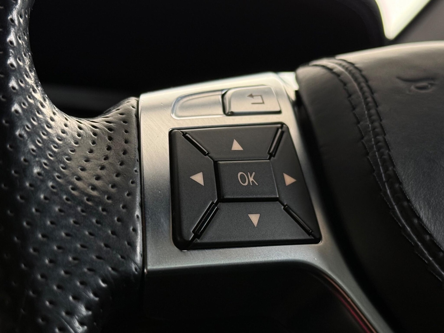 Used Mercedes-Benz SL 2015 for sale - 77684481: Photo 24