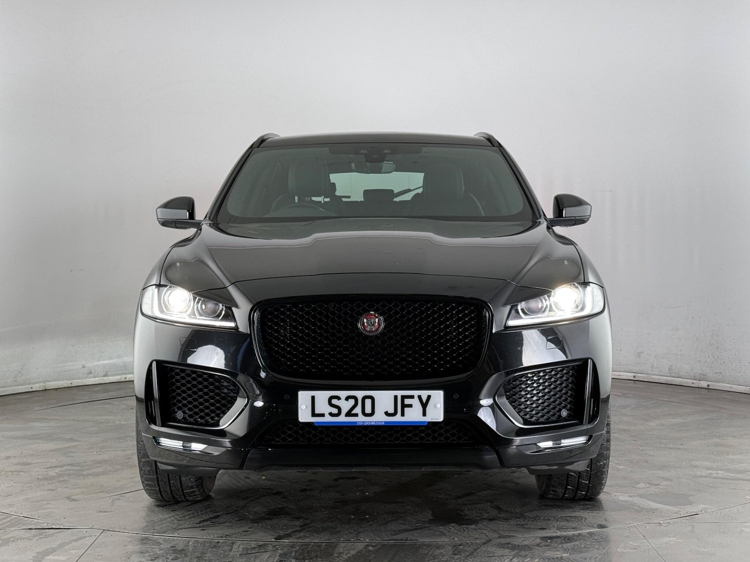 Used Jaguar F-Pace 2020 for sale - 77696912: Photo 2