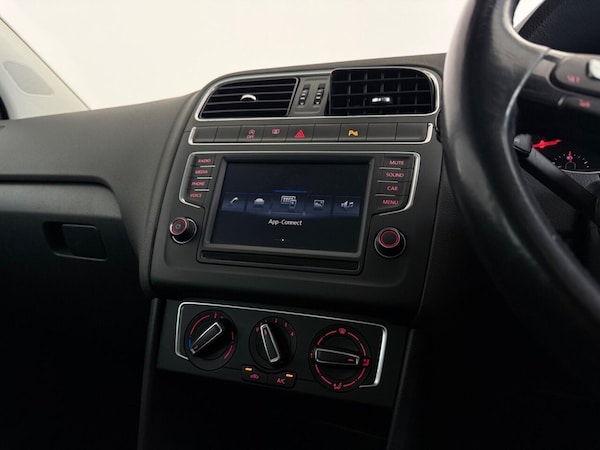 Used Volkswagen Polo 2017 for sale - 76040210: Photo 41