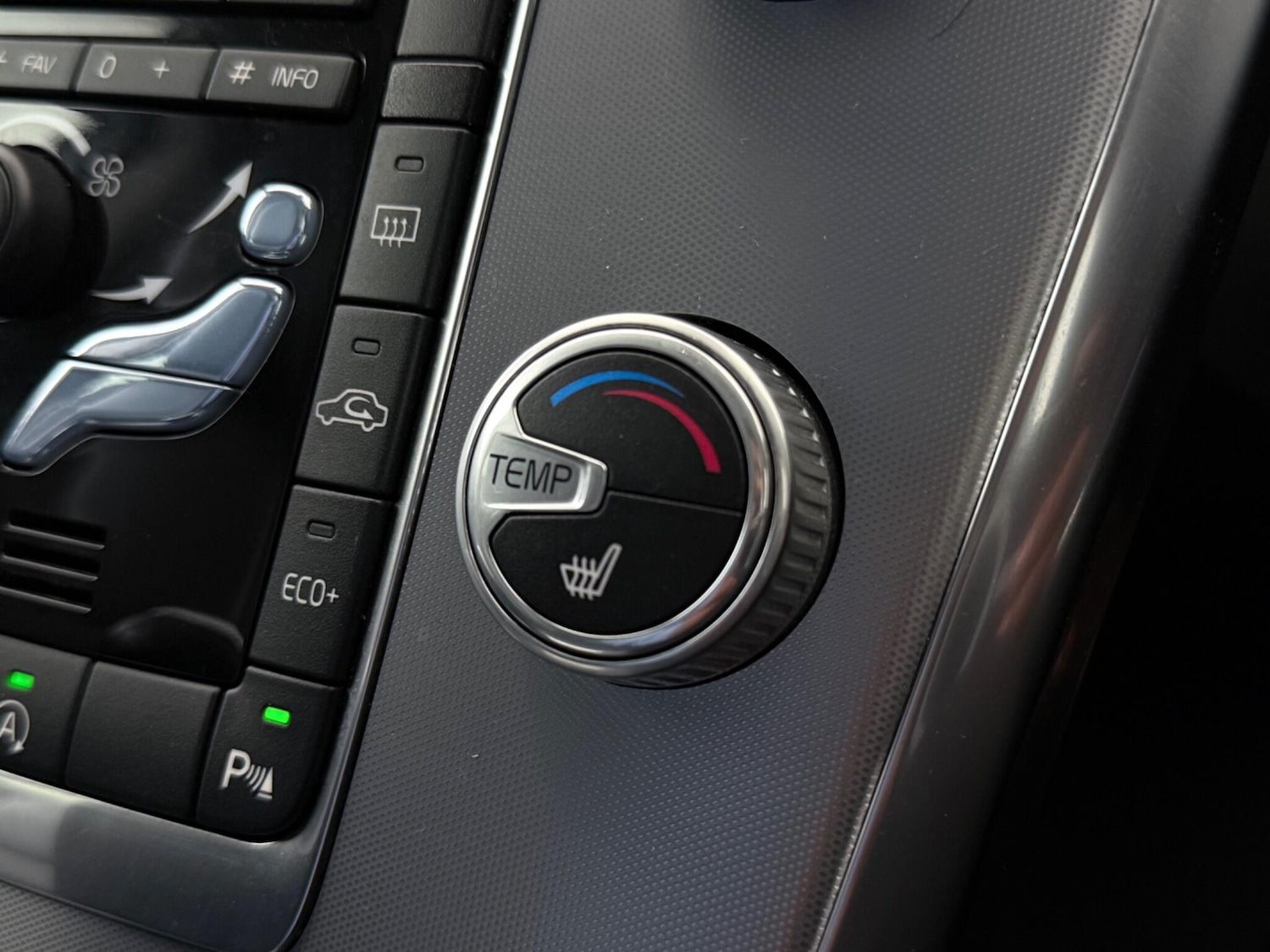 Used Volvo XC60 2017 for sale - 76988341: Photo 39