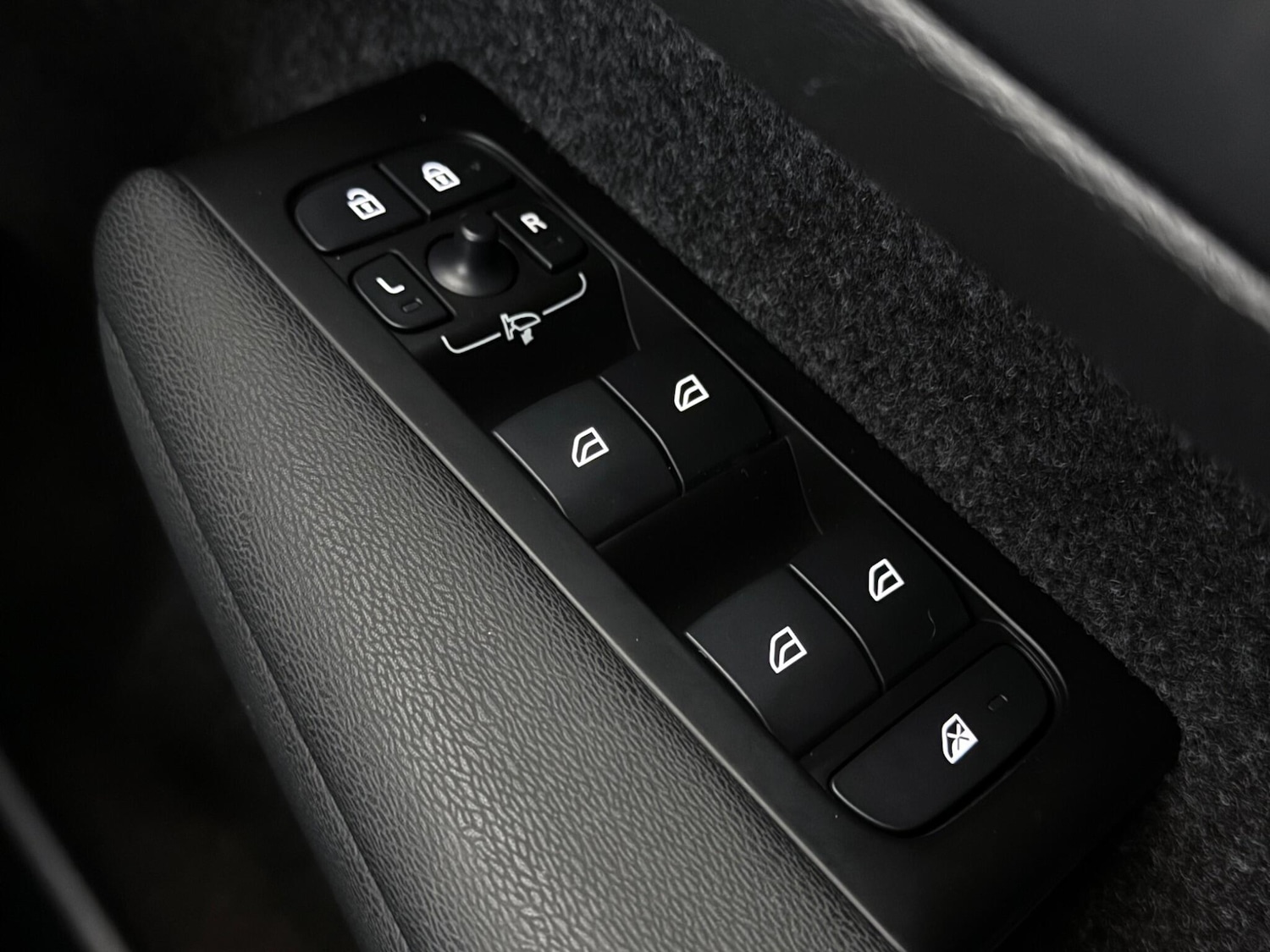 Used Volvo XC40 2021 for sale - 77364841: Photo 24