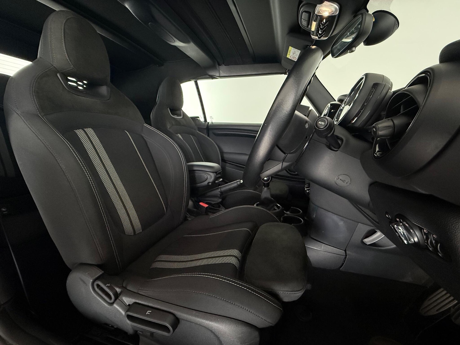 Used MINI Convertible 2019 for sale - 76468483: Photo 19