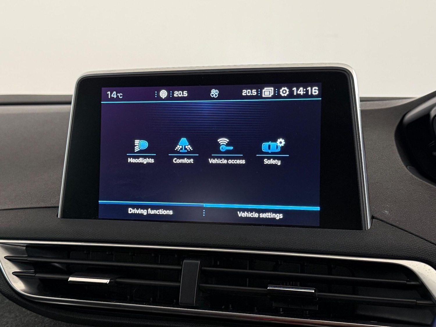 Used Peugeot 3008 2018 for sale - 77246115: Photo 26