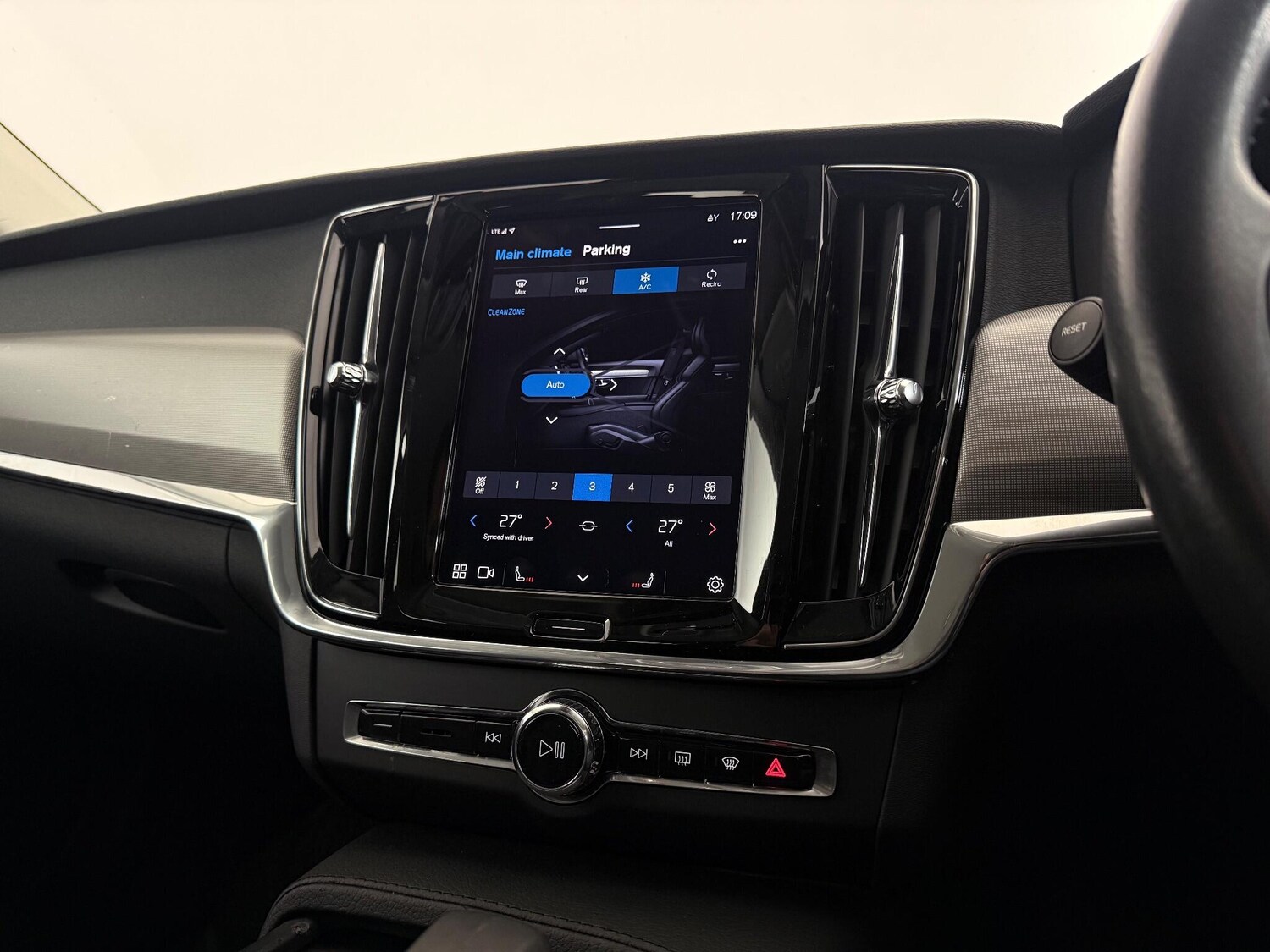 Used Volvo V90 Cross Country 2022 for sale - 77181089: Photo 30