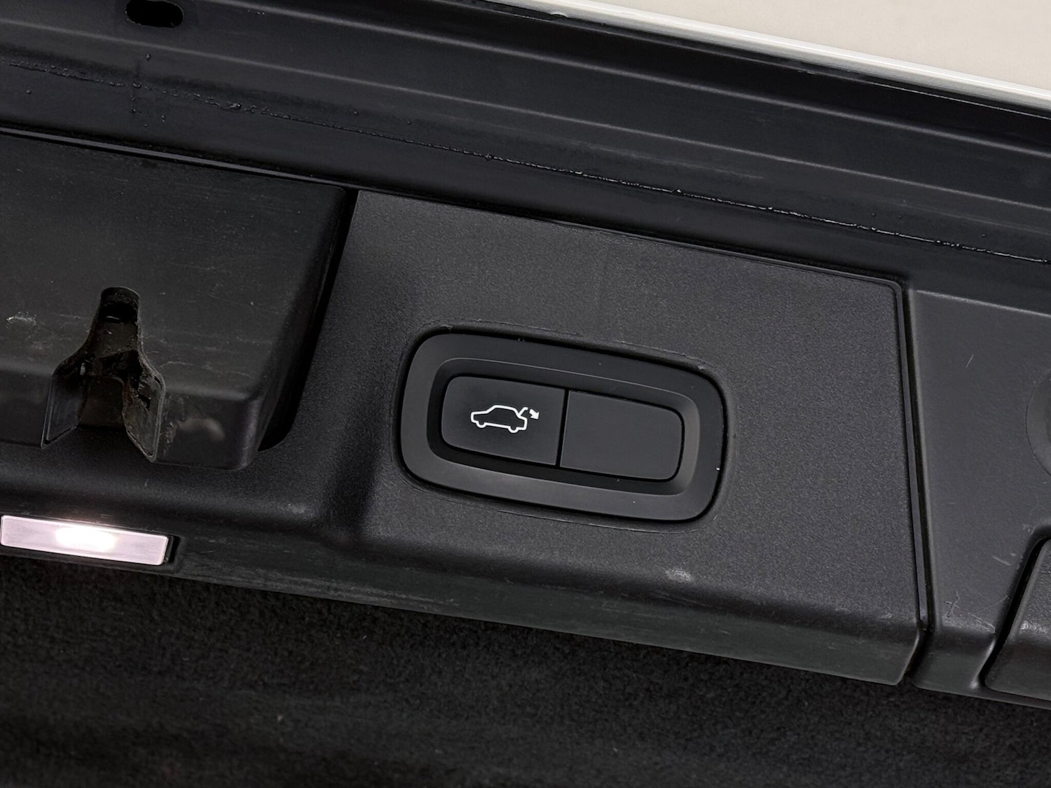 Used Volvo V90 Cross Country 2022 for sale - 77181089: Photo 8