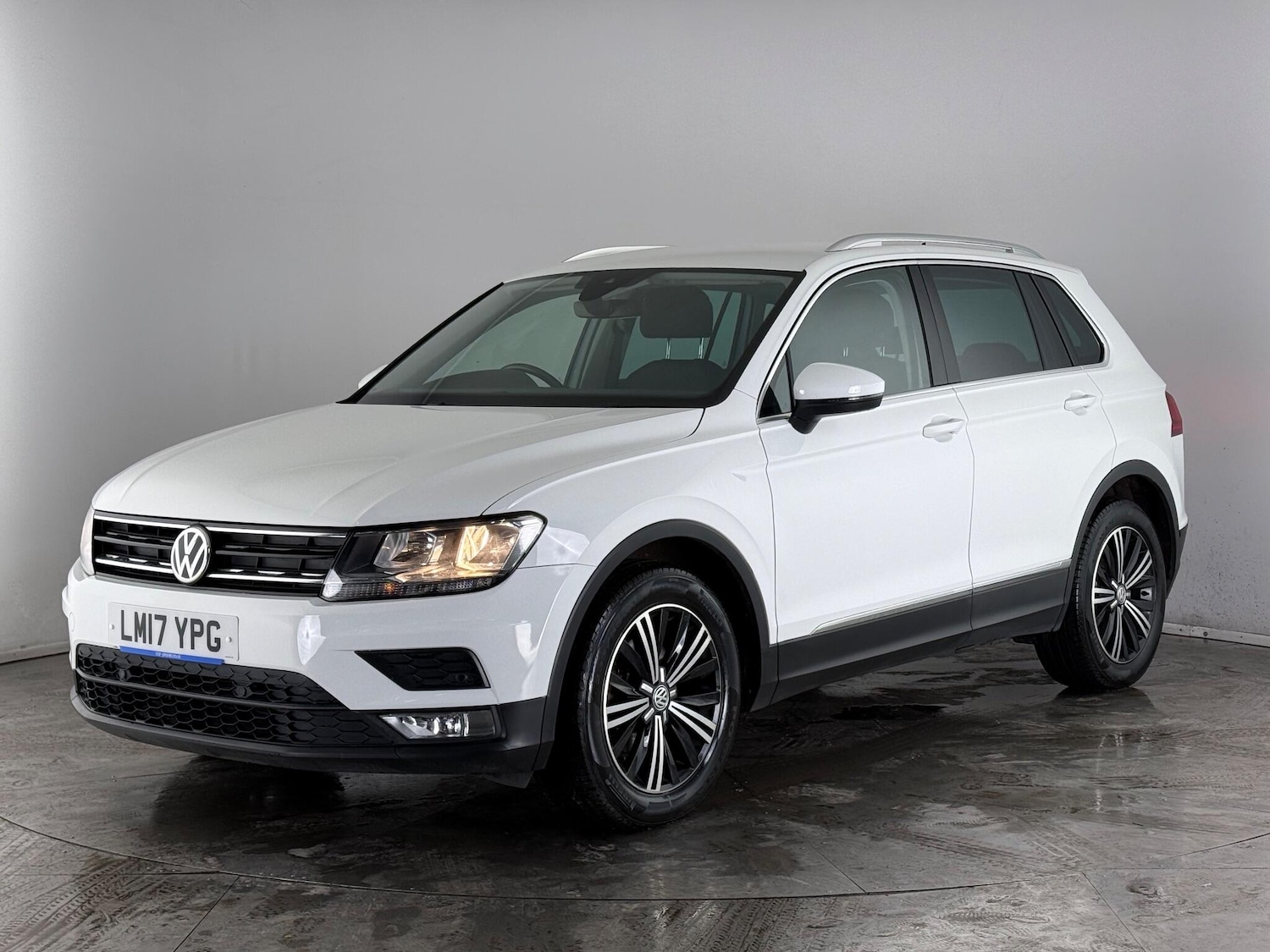 Used Volkswagen Tiguan 2017 for sale - 77246085: Photo 2