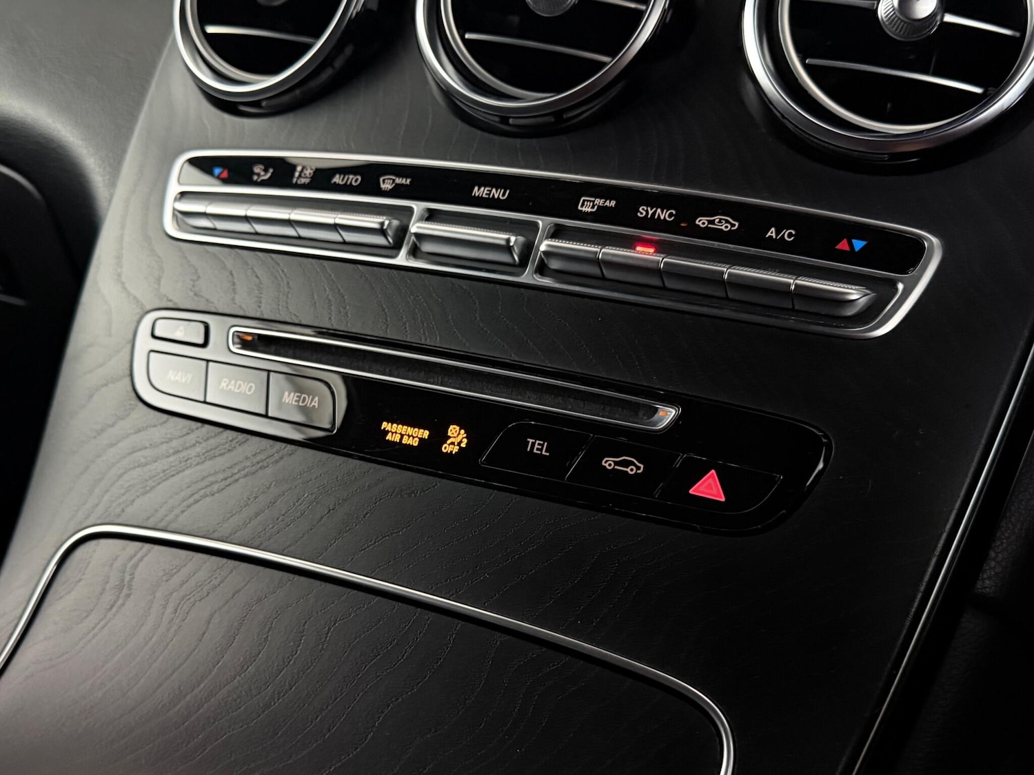 Used Mercedes-Benz GLC 2018 for sale - 77221827: Photo 32