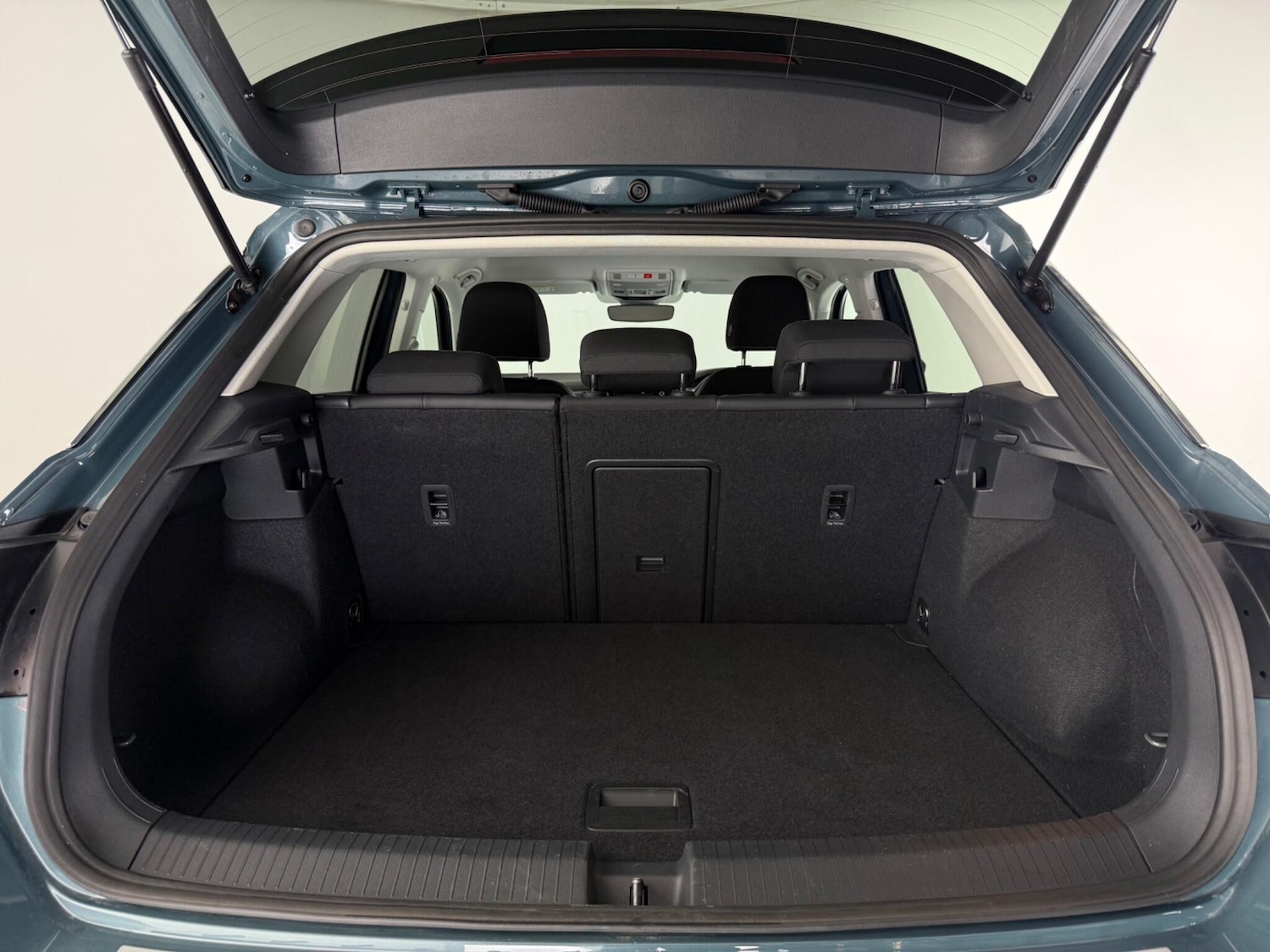 Used Volkswagen T-Roc 2023 for sale - 77672098: Photo 10