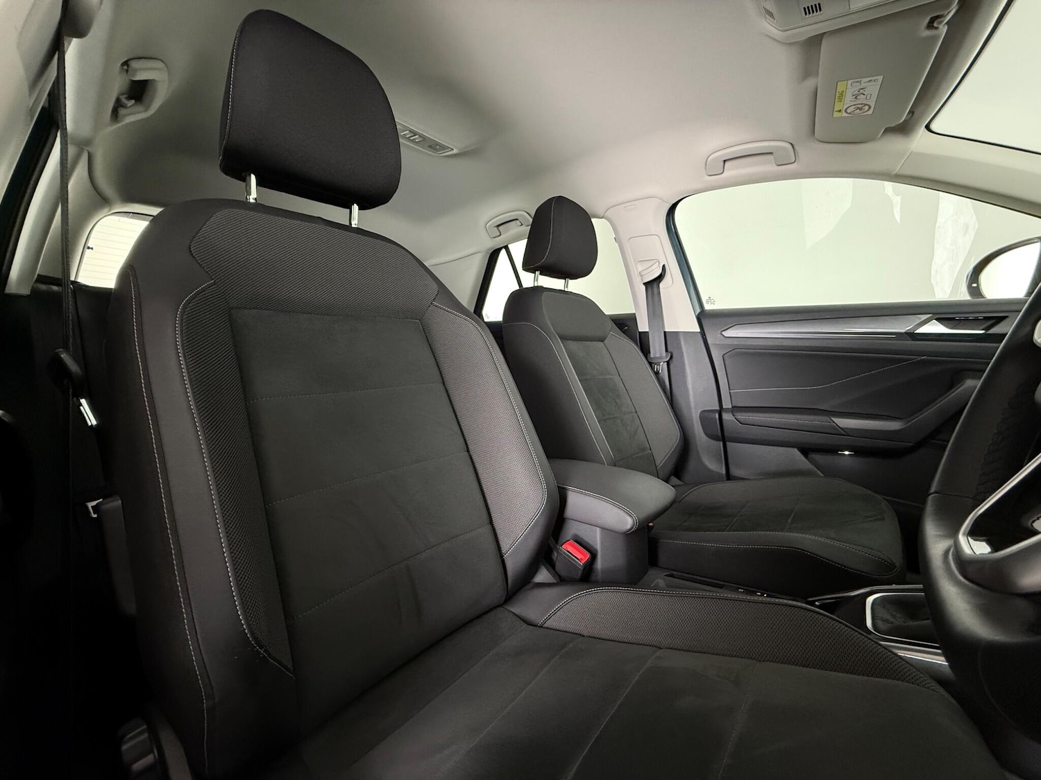 Used Volkswagen T-Roc 2023 for sale - 77672098: Photo 11