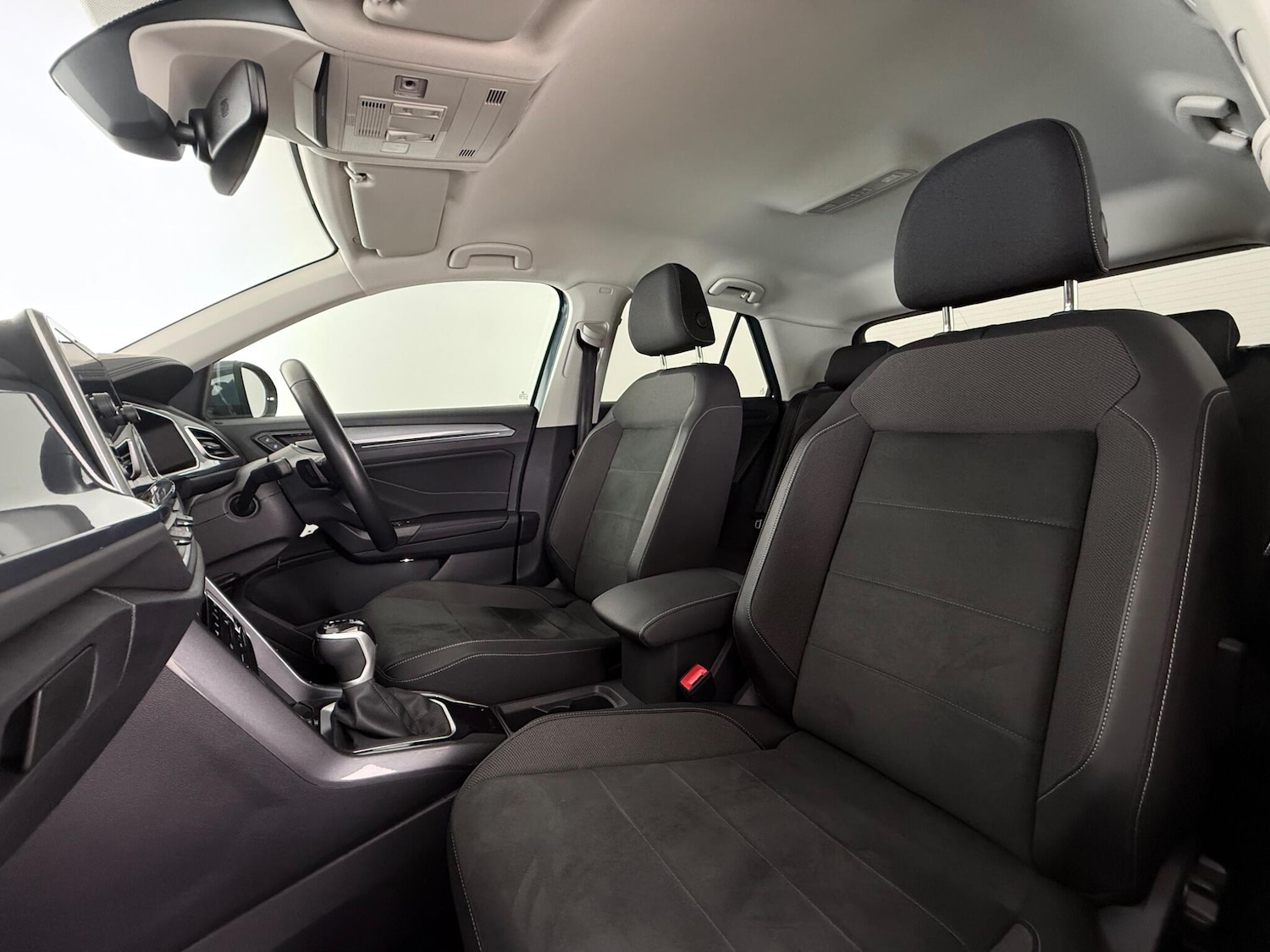 Used Volkswagen T-Roc 2023 for sale - 77672098: Photo 12