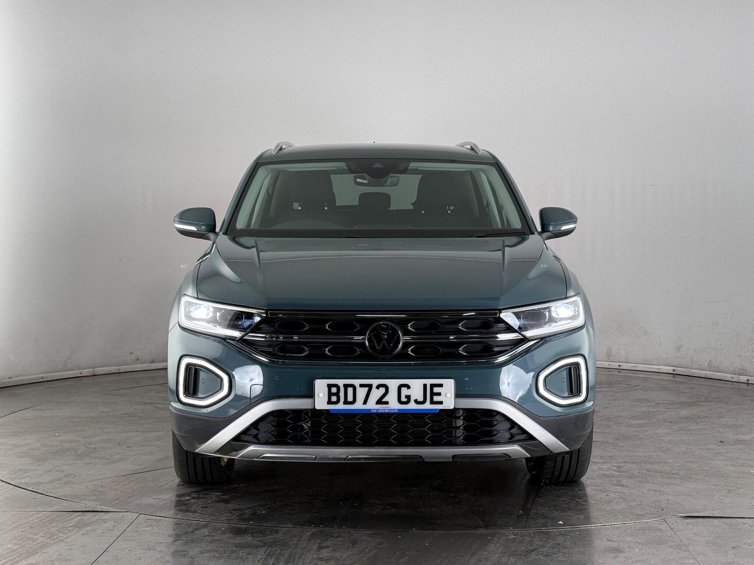 Used Volkswagen T-Roc 2023 for sale - 77672098: Photo 2