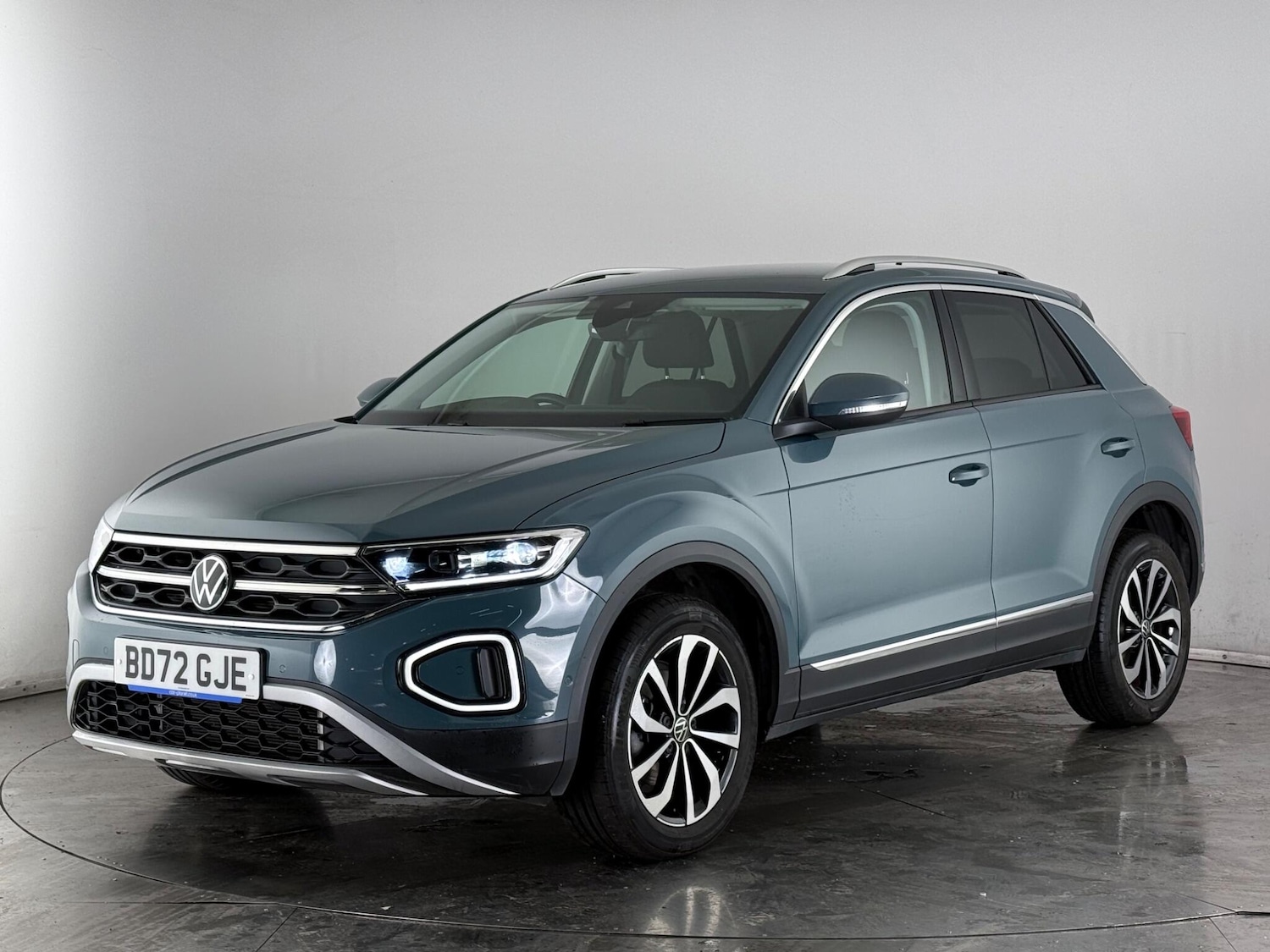 Used Volkswagen T-Roc 2023 for sale - 77672098: Photo 3