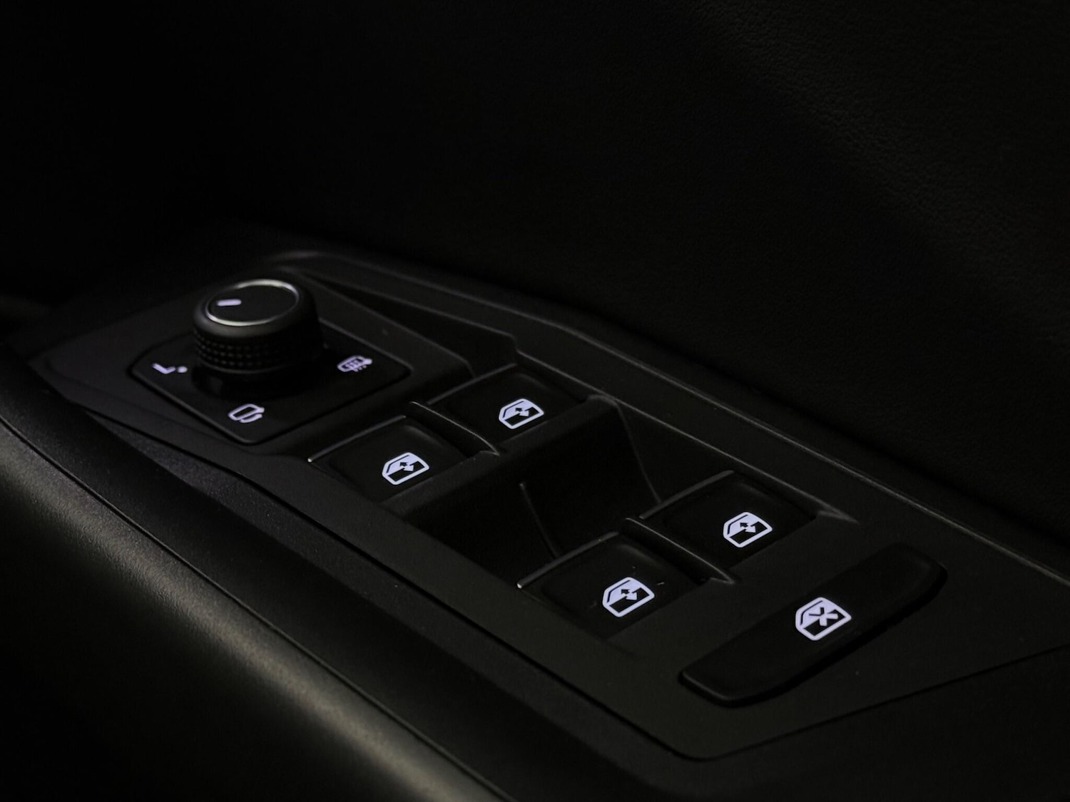 Used Volkswagen T-Roc 2023 for sale - 77672098: Photo 35