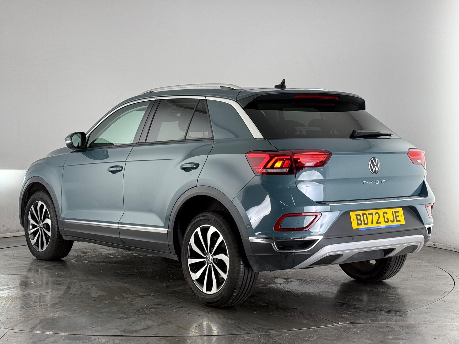 Used Volkswagen T-Roc 2023 for sale - 77672098: Photo 4