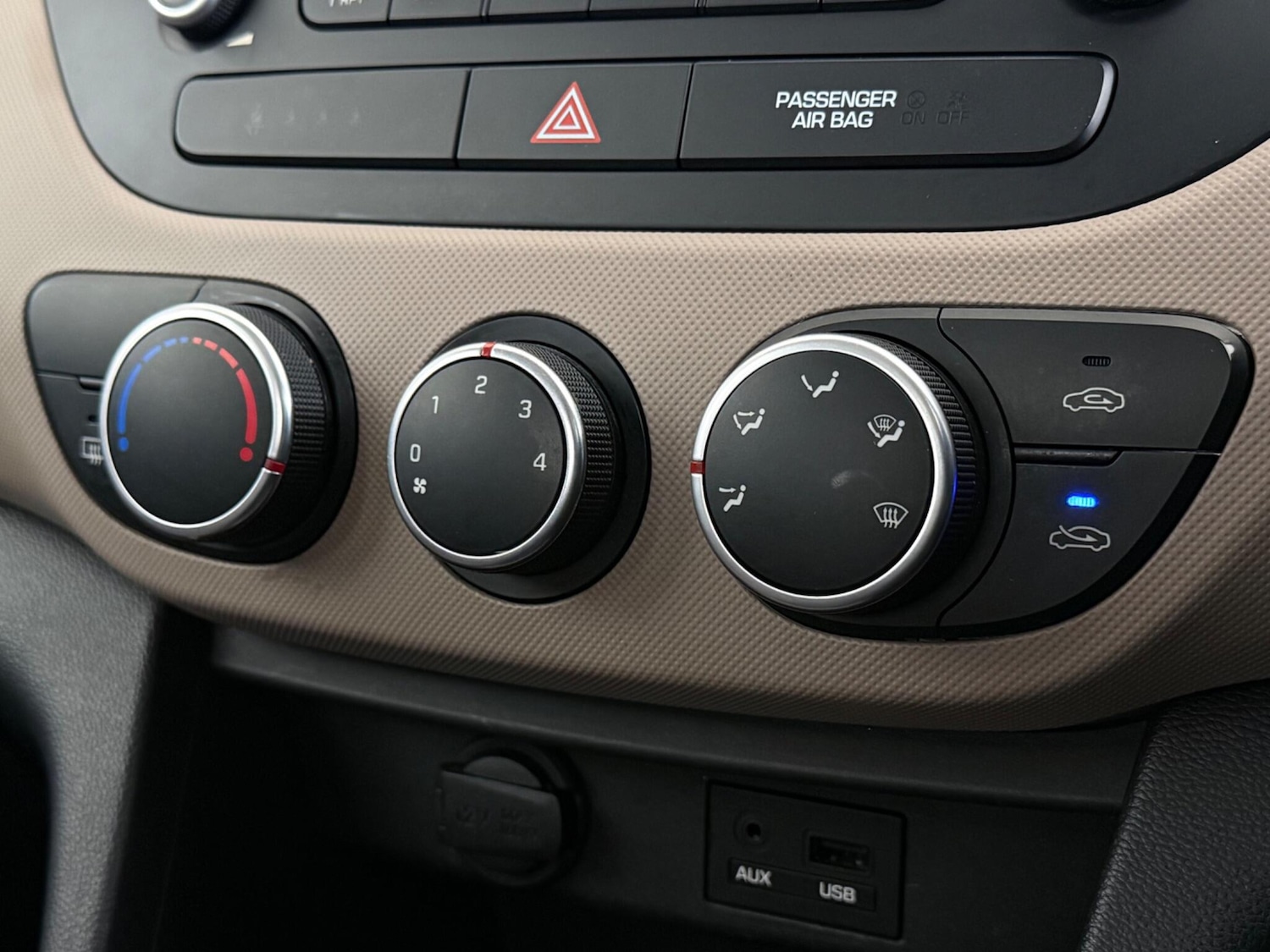 Used Hyundai i10 2014 for sale - 77482618: Photo 17