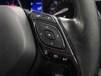 Used Toyota C-HR 2018 for sale - 78879212: Photo