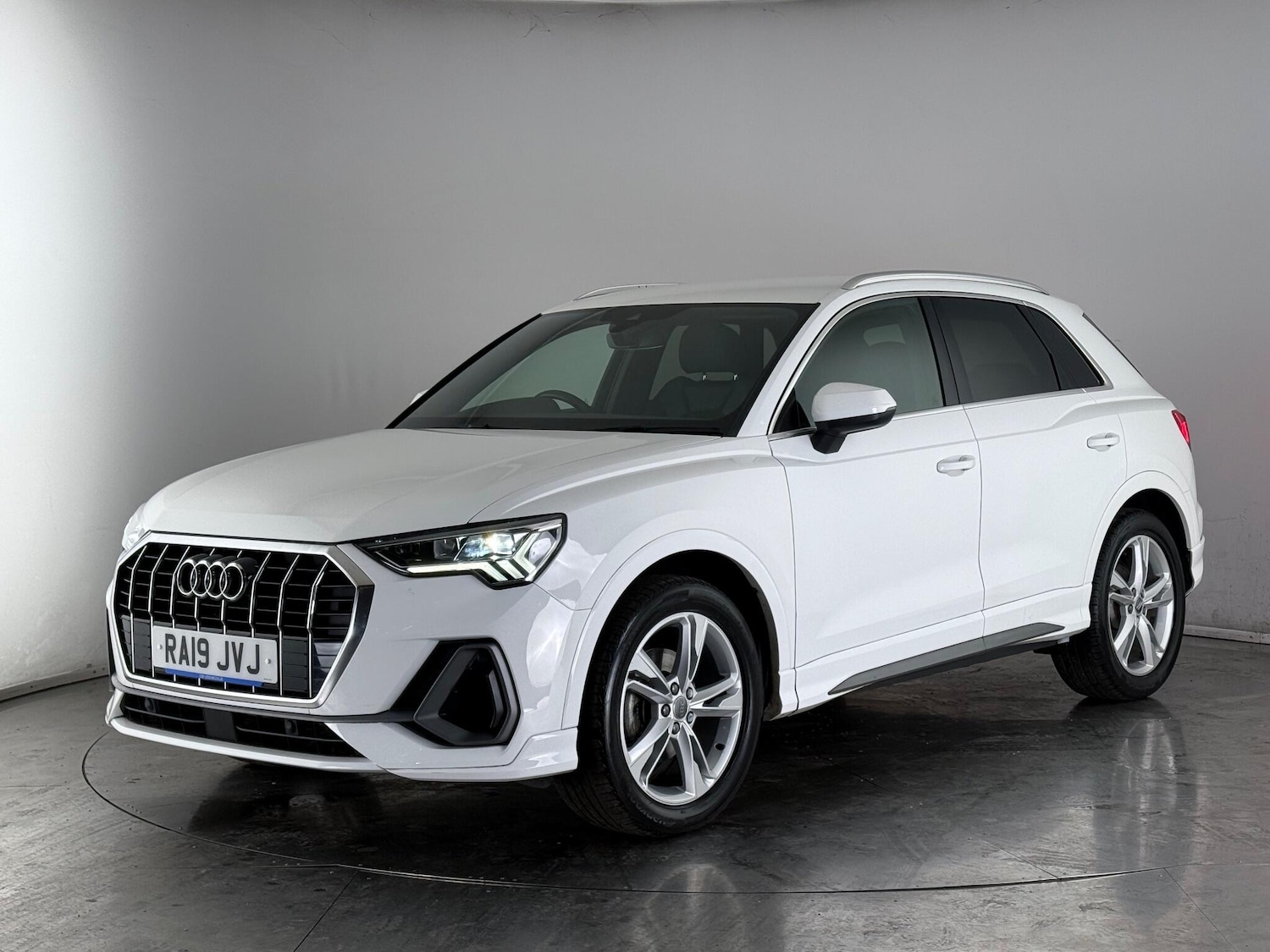Used Audi Q3 2019 for sale - 77181355: Photo 2