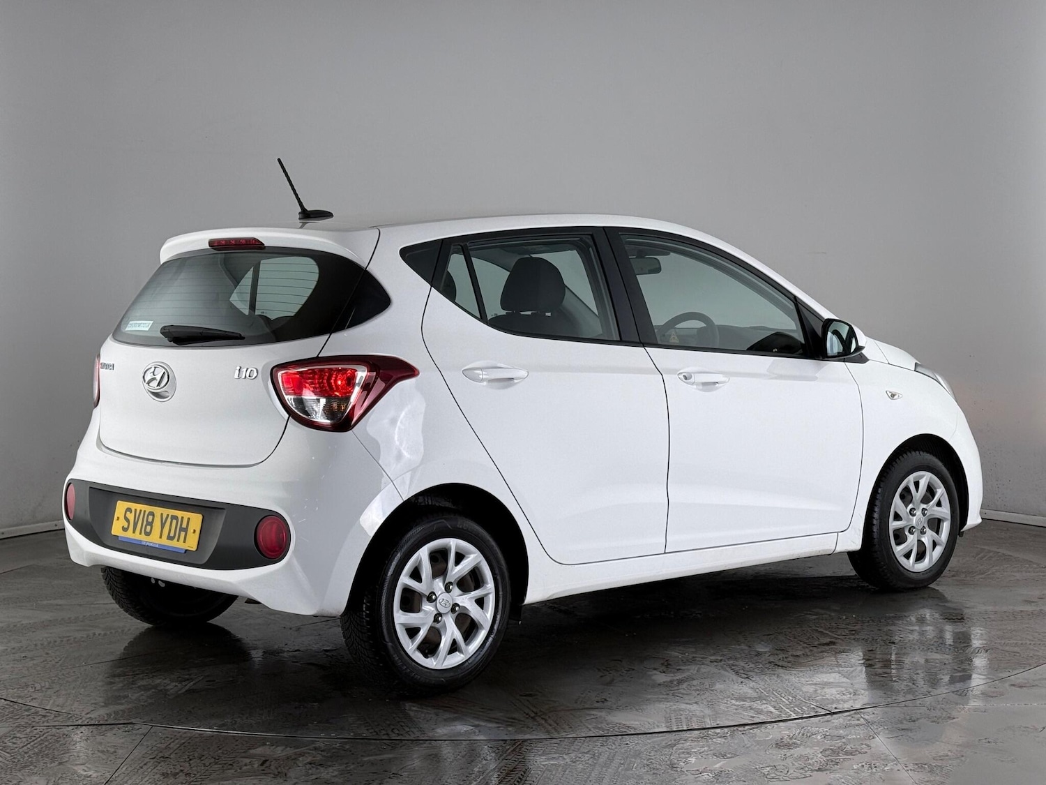 Used Hyundai i10 2018 for sale - 77180835: Photo 4