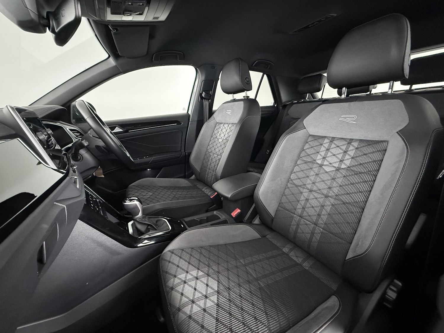 Used Volkswagen T-Roc 2024 for sale - 76468488: Photo 17