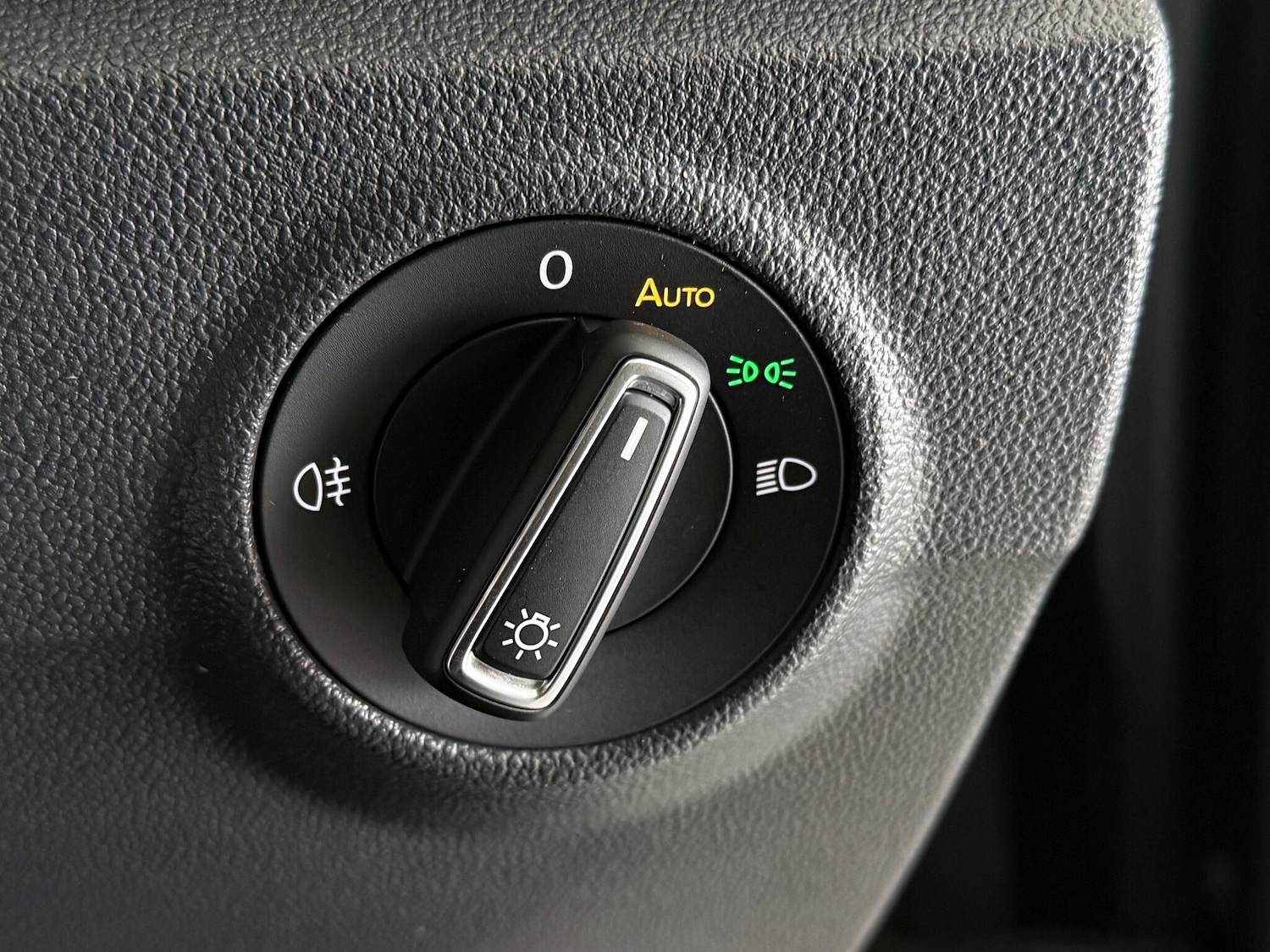 Used Volkswagen T-Roc 2024 for sale - 76468488: Photo 23