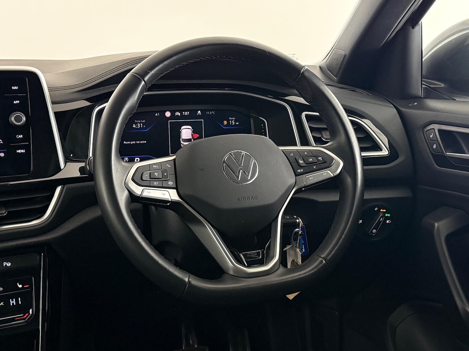 Used Volkswagen T-Roc 2024 for sale - 76468488: Photo 25