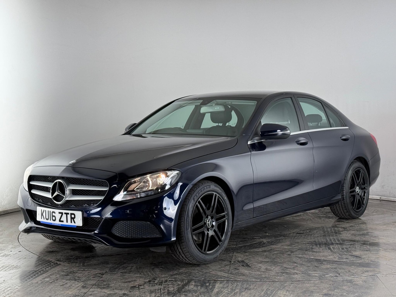 Used Mercedes-Benz C Class 2016 for sale - 77998136: Photo 2