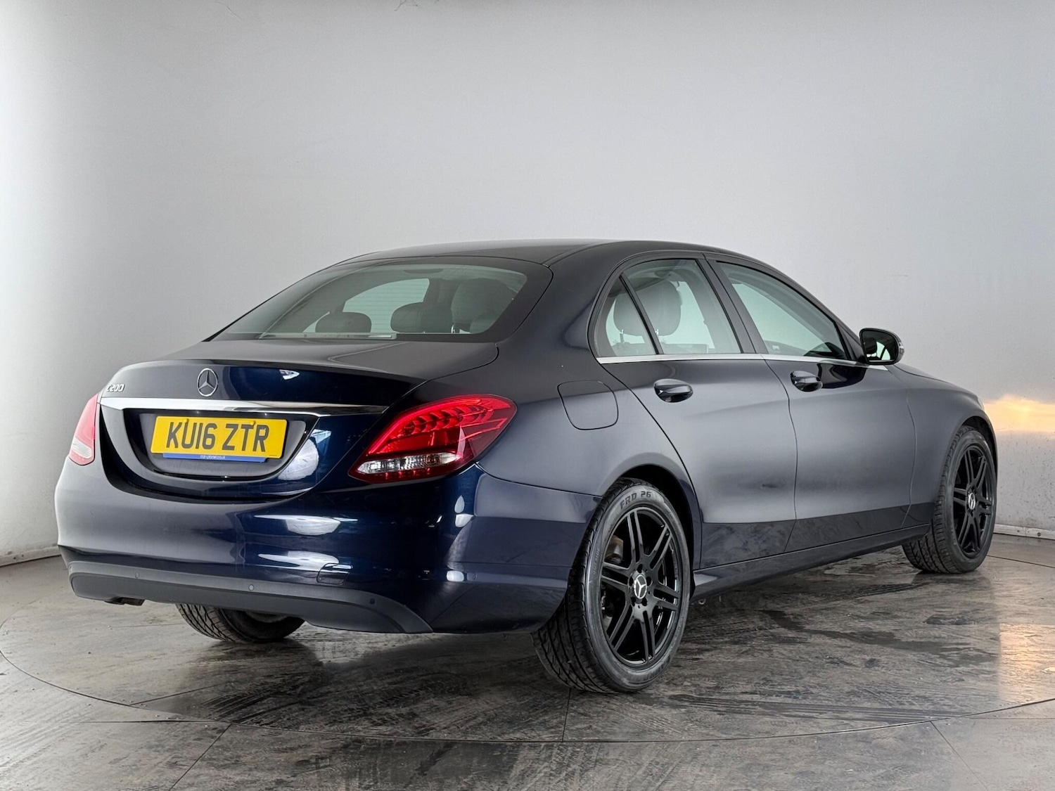 Used Mercedes-Benz C Class 2016 for sale - 77998136: Photo 3