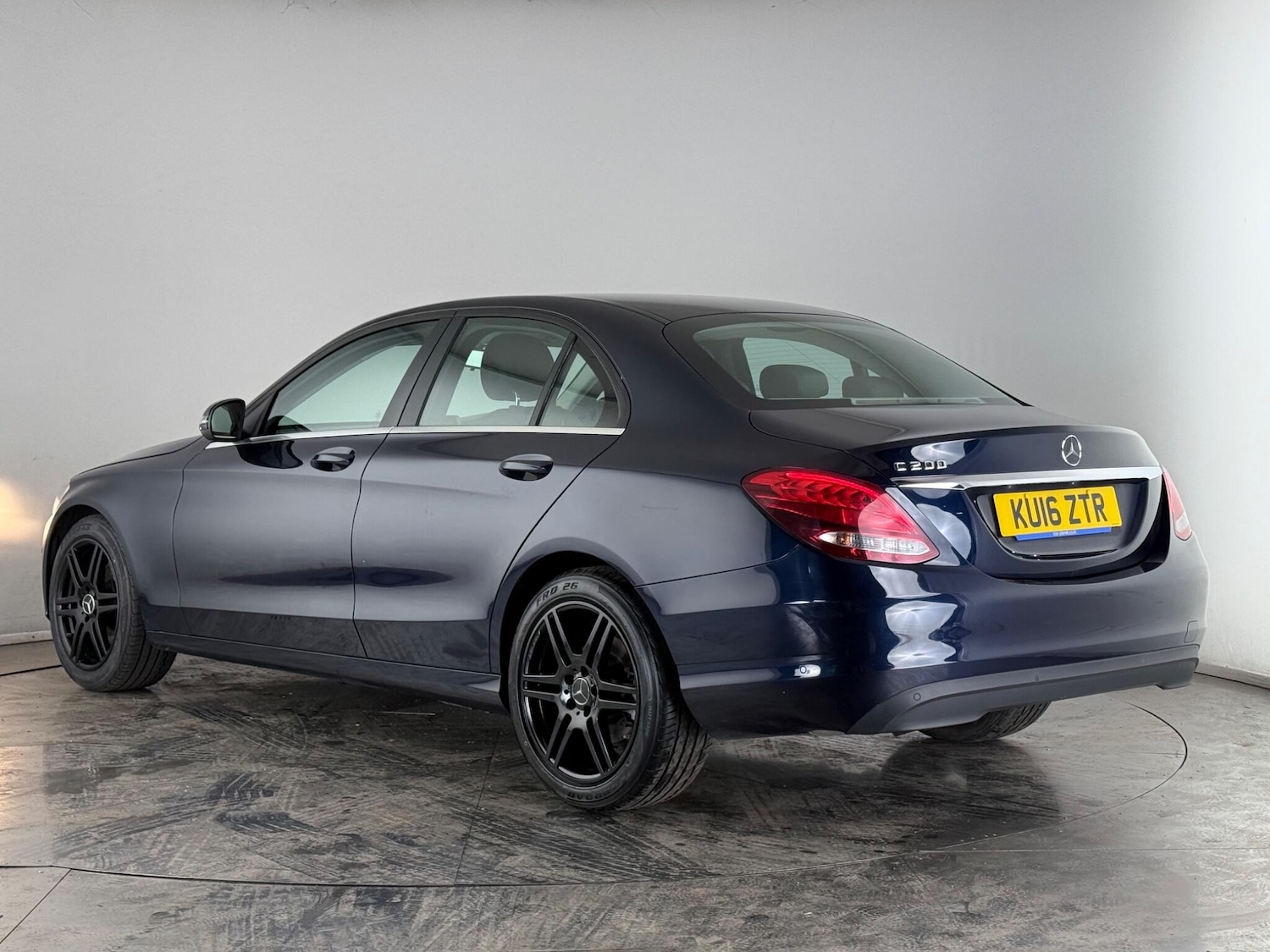 Used Mercedes-Benz C Class 2016 for sale - 77998136: Photo 4