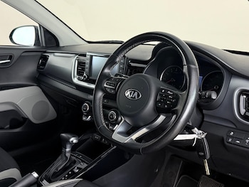 Used Kia Stonic 2020 for sale - 79615846: Photo