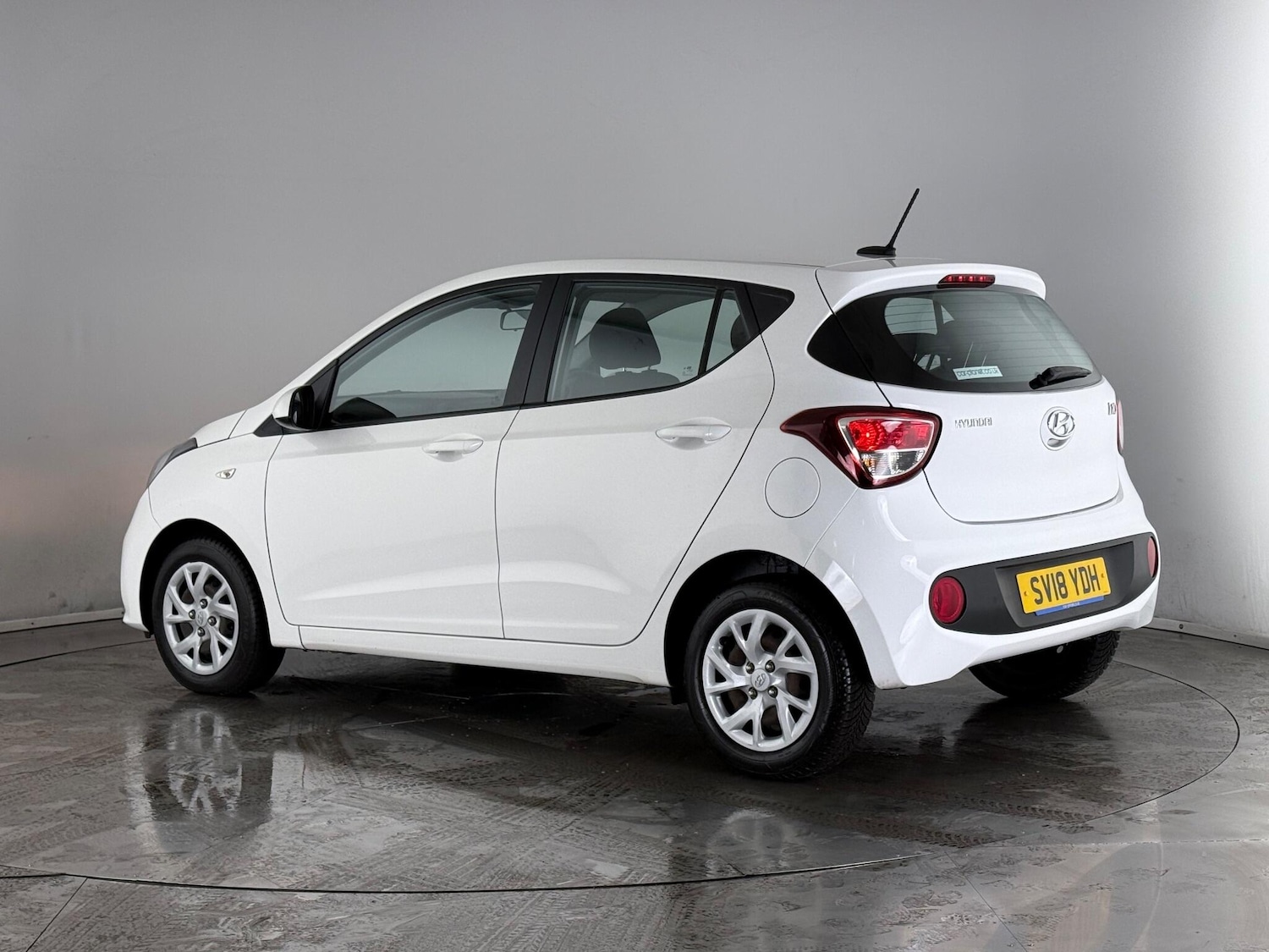 Used Hyundai i10 2018 for sale - 77260628: Photo 3