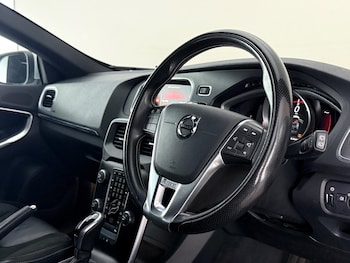 Used Volvo V40 2019 for sale - 78676802: Photo