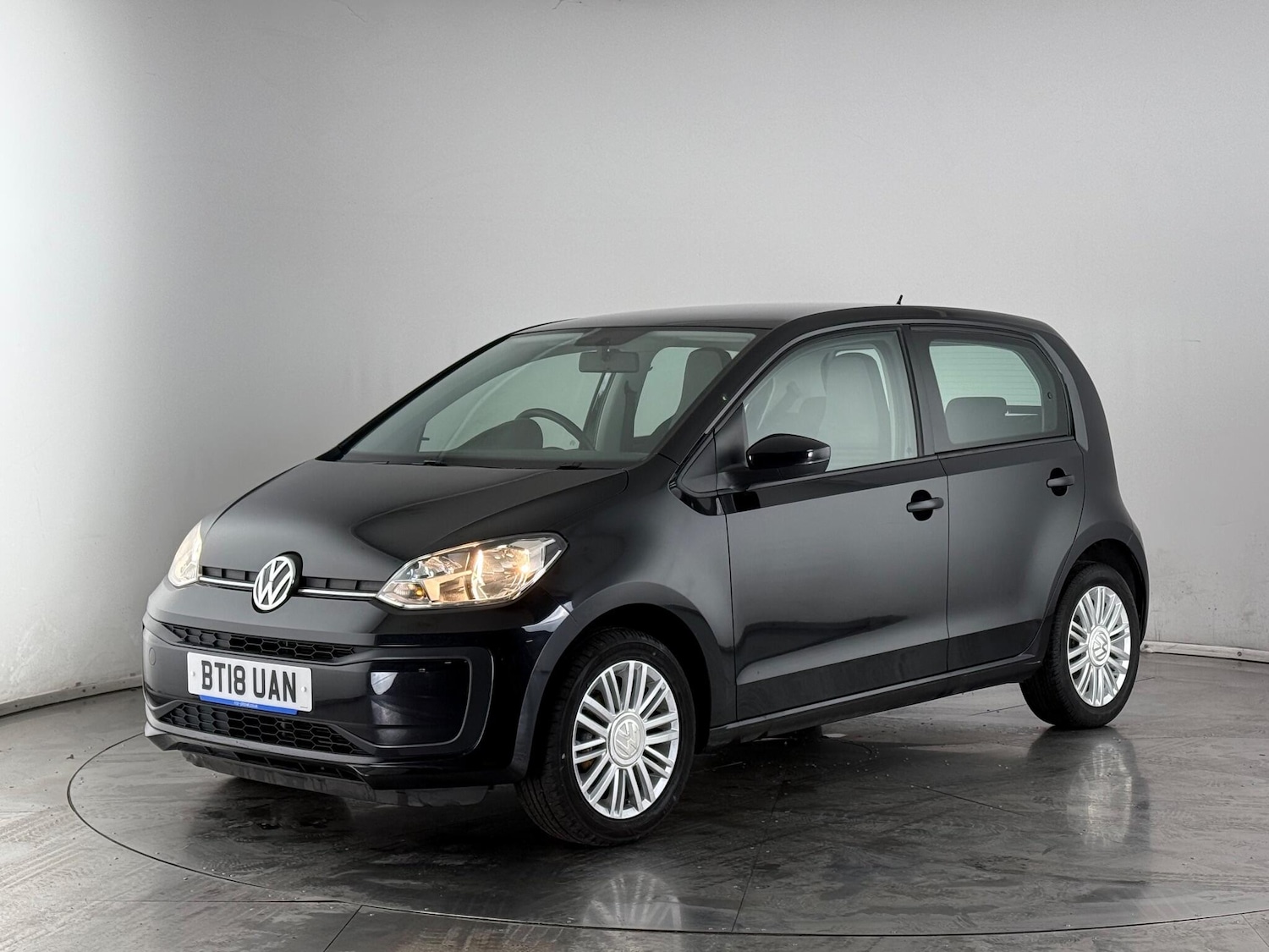 Used Volkswagen up! 2018 for sale - 77221576: Photo 2