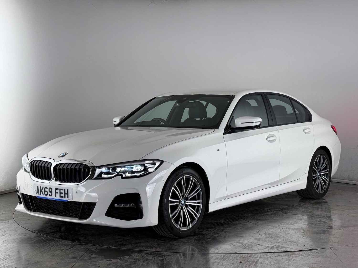 Used BMW 3 Series 2019 for sale - 77497597: Photo 2