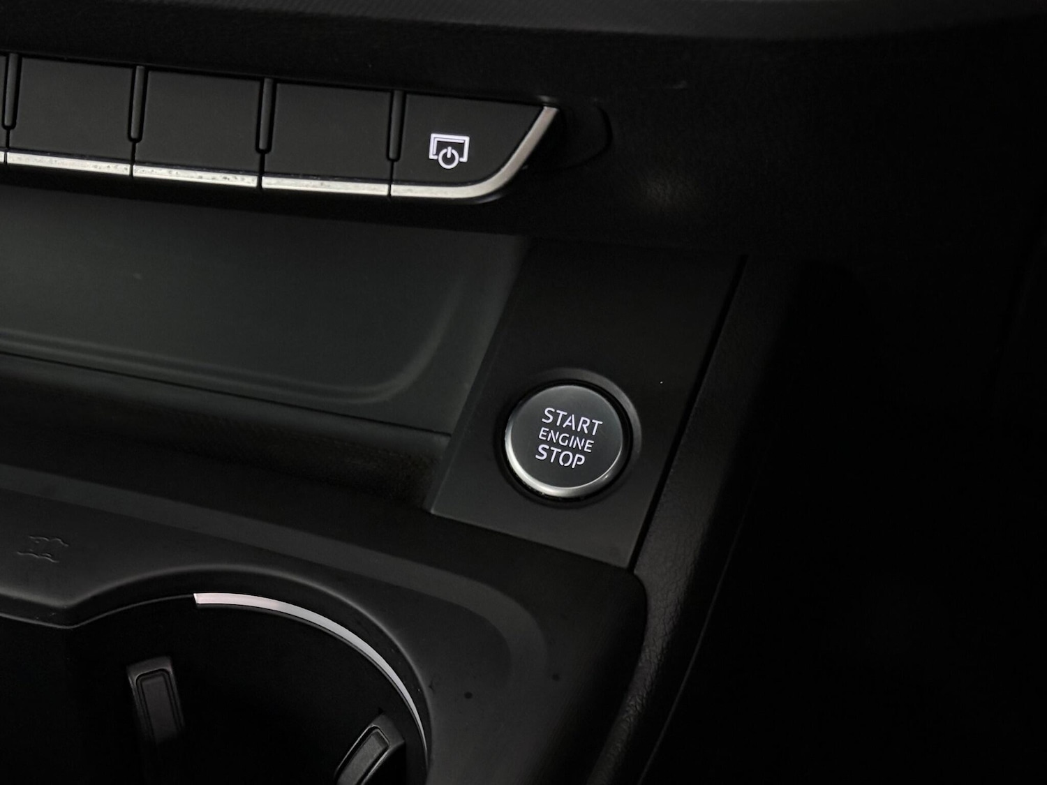 Used Audi A4 2016 for sale - 77181249: Photo 32