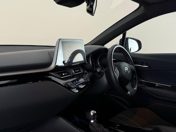 Used Toyota C-HR 2023 for sale - 78609619: Photo