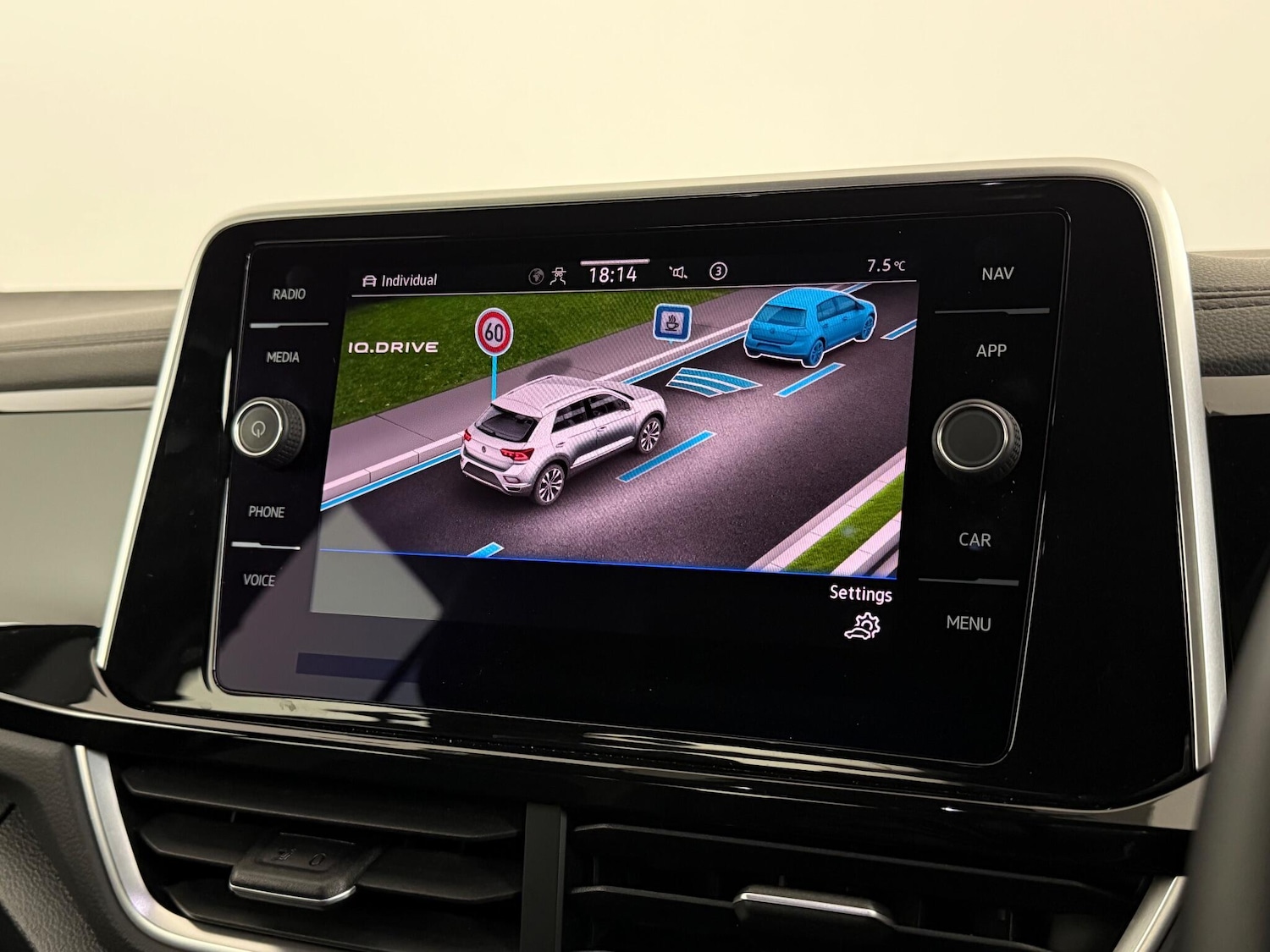 Used Volkswagen T-Roc 2022 for sale - 77260229: Photo 34