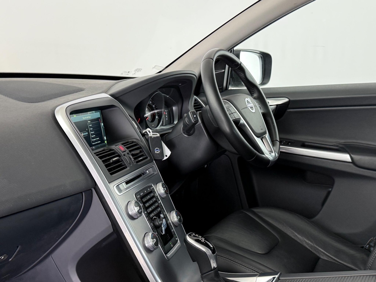 Used Volvo XC60 2017 for sale - 76468354: Photo 18