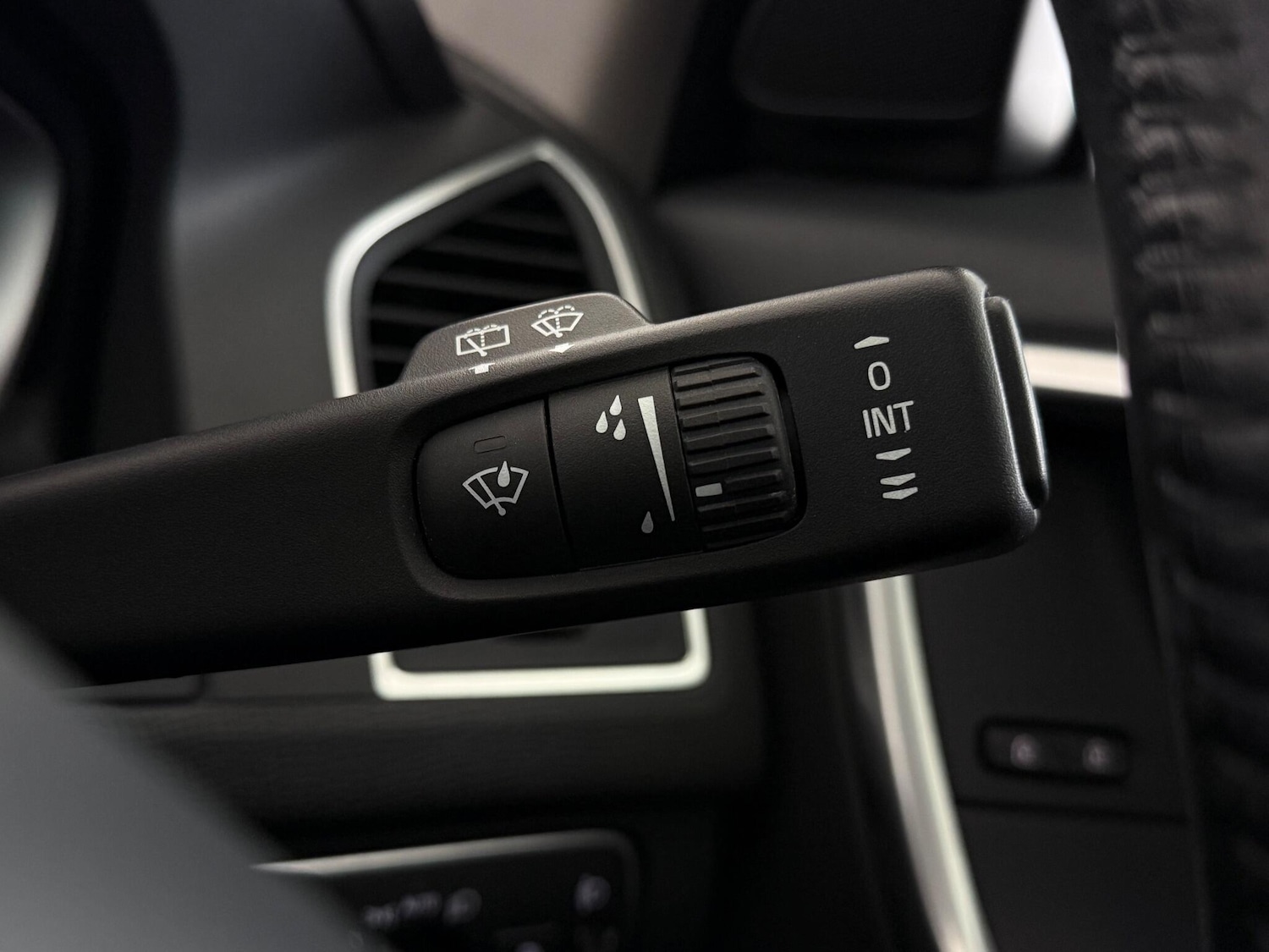 Used Volvo XC60 2017 for sale - 76468354: Photo 26