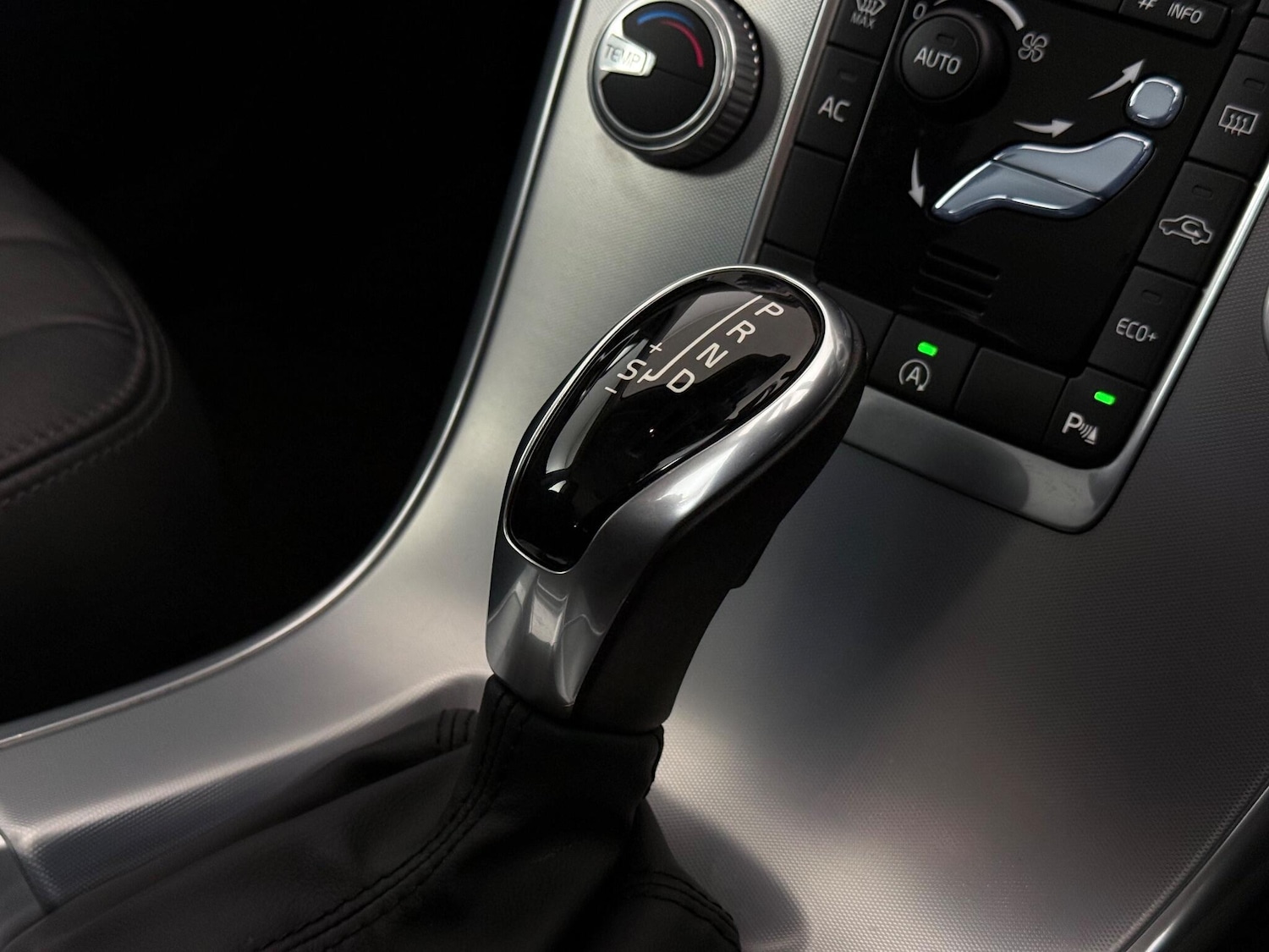 Used Volvo XC60 2017 for sale - 76468354: Photo 39