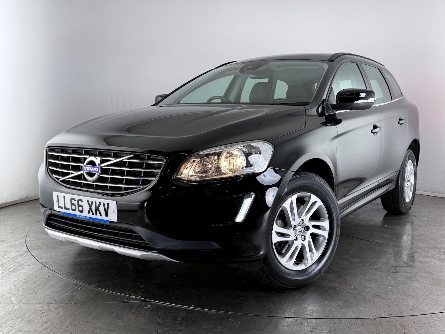 Used Volvo XC60 2017 for sale - 76468354: Photo 42