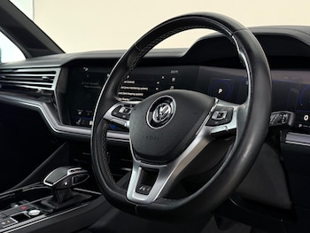 Used Volkswagen Touareg 2018 for sale - 79206317: Photo