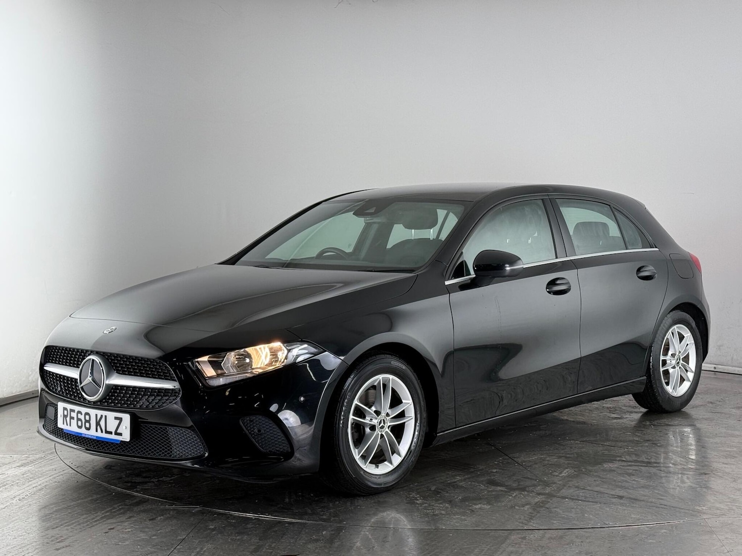 Used Mercedes-Benz A-Class 2018 for sale - 77221886: Photo 2