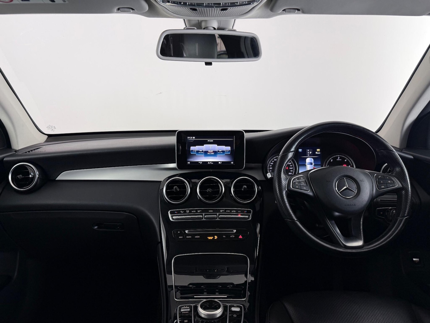 Used Mercedes-Benz GLC 2019 for sale - 77180803: Photo 17