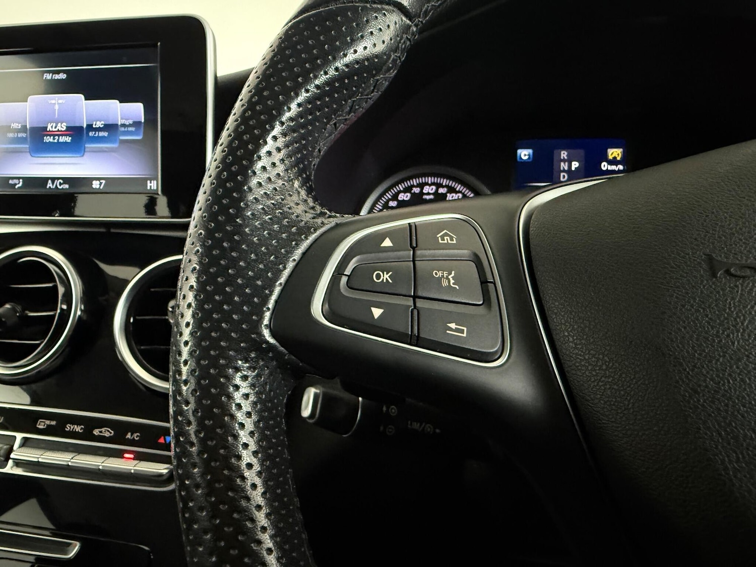 Used Mercedes-Benz GLC 2019 for sale - 77180803: Photo 23