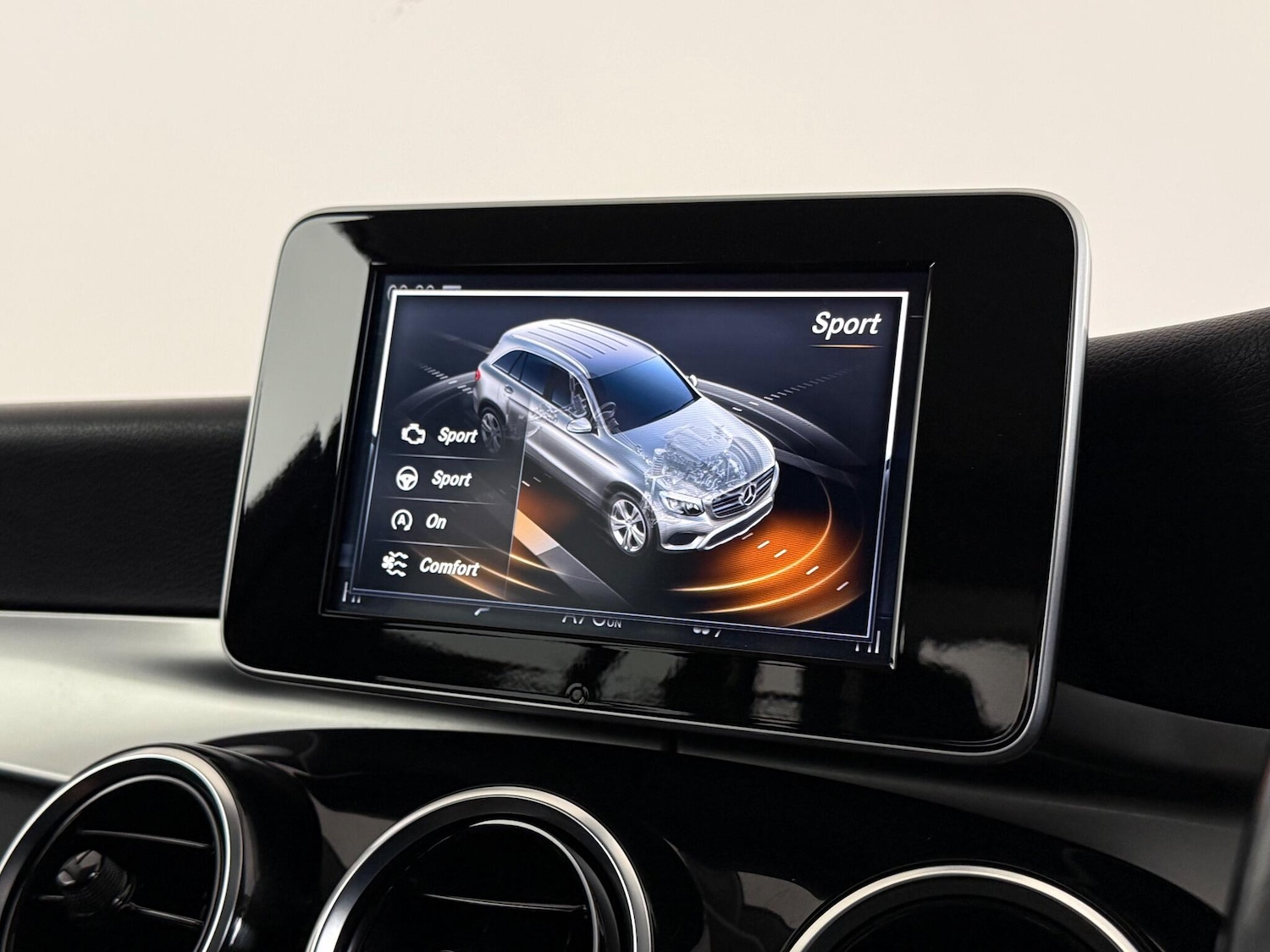 Used Mercedes-Benz GLC 2019 for sale - 77180803: Photo 31