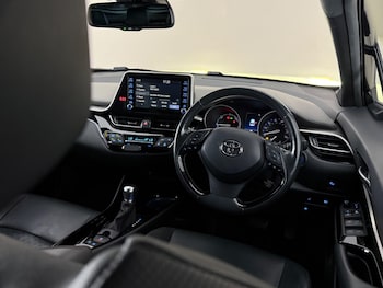 Used Toyota C-HR 2021 for sale - 79533714: Photo
